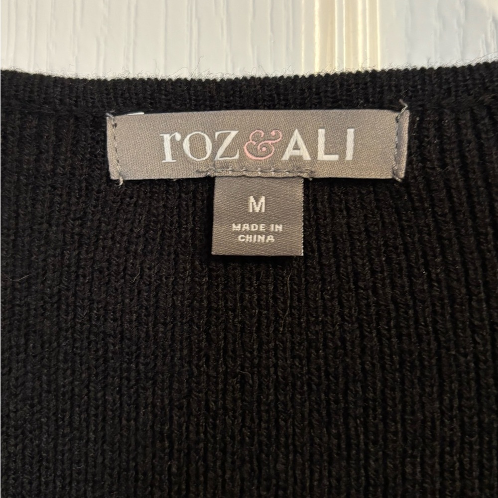 Elegant Black and Cream Sweater Dress - Picture 4 of 4